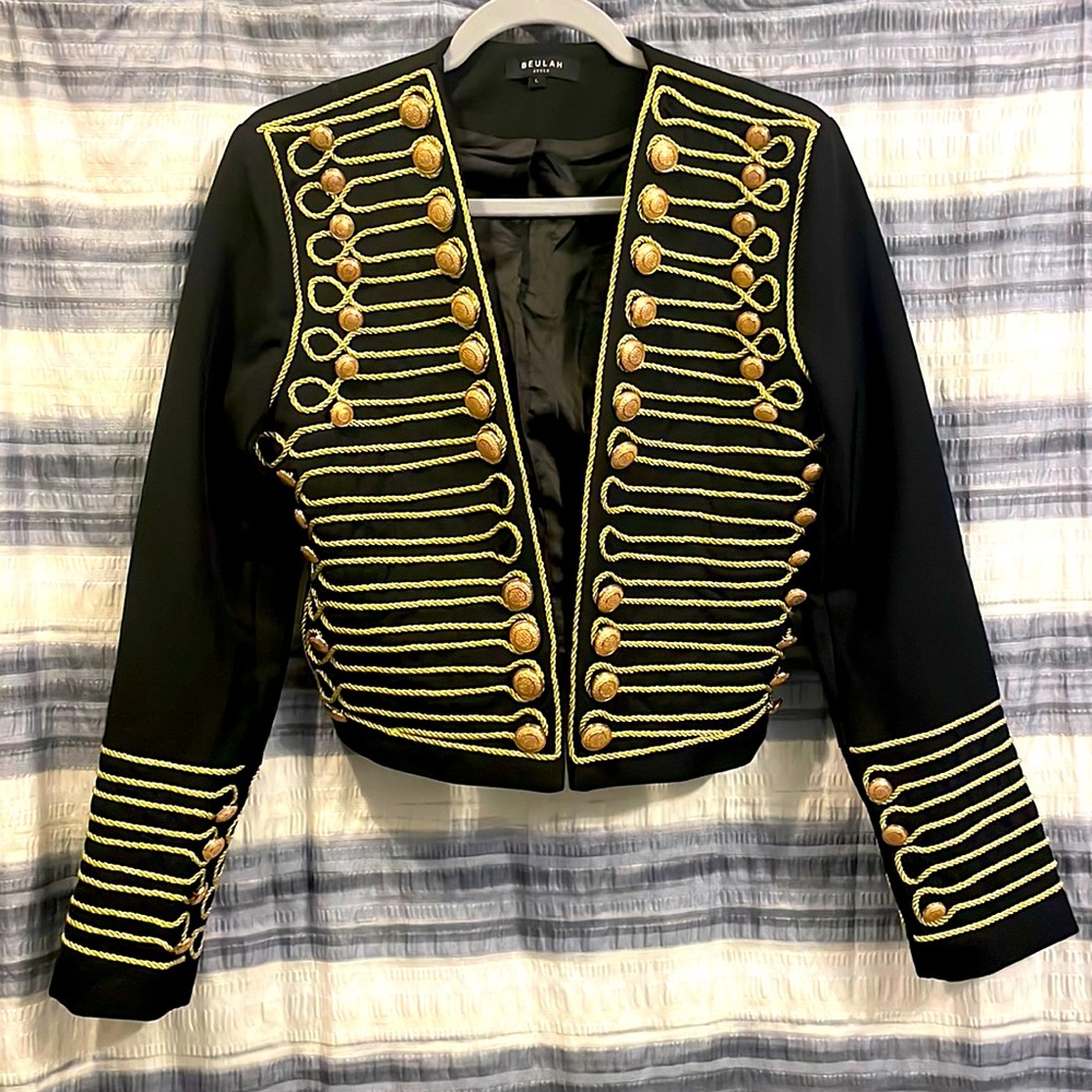 Military chic style jacket size large but fits like a medium